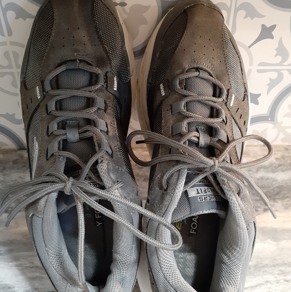 Mens size 12 Skechers